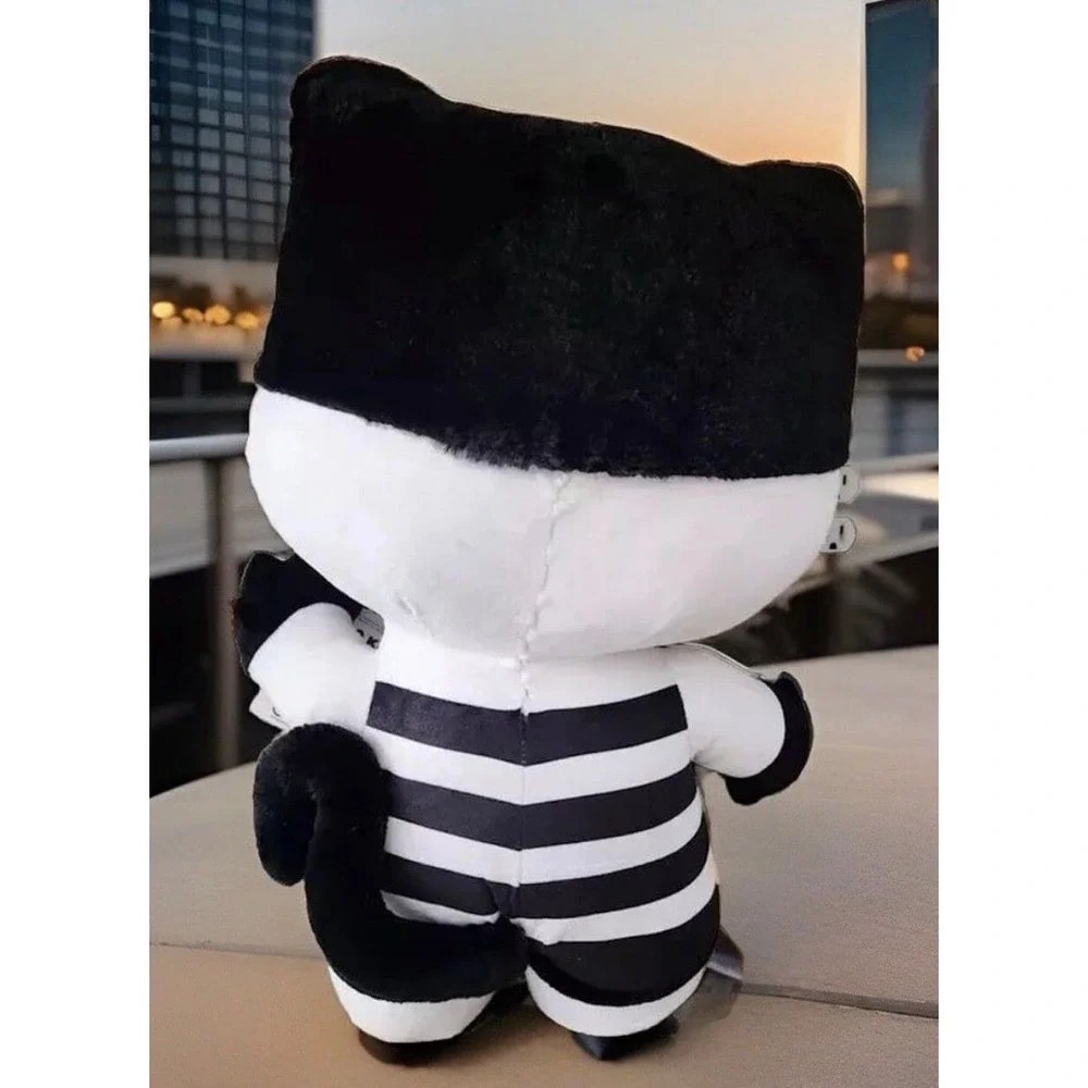 Hello Kitty Halloween Greeter 20